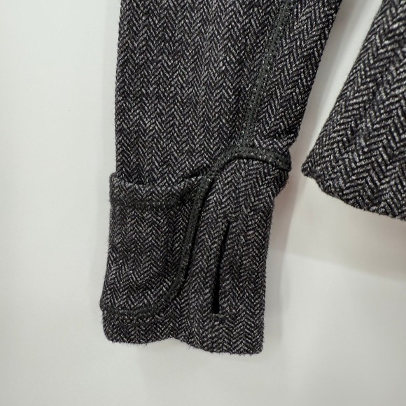 Lululemon Pullover Women Size‎ 4 Base Runner 1/2 Zip Style Gray Workout Gym - Picture 2 of 9